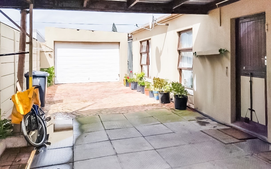 3 Bedroom Property for Sale in Peerless Park North Western Cape